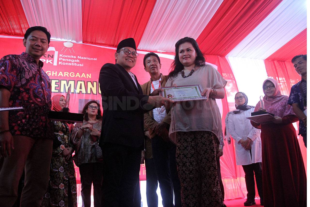 PKB Berikan Penghargaan...
