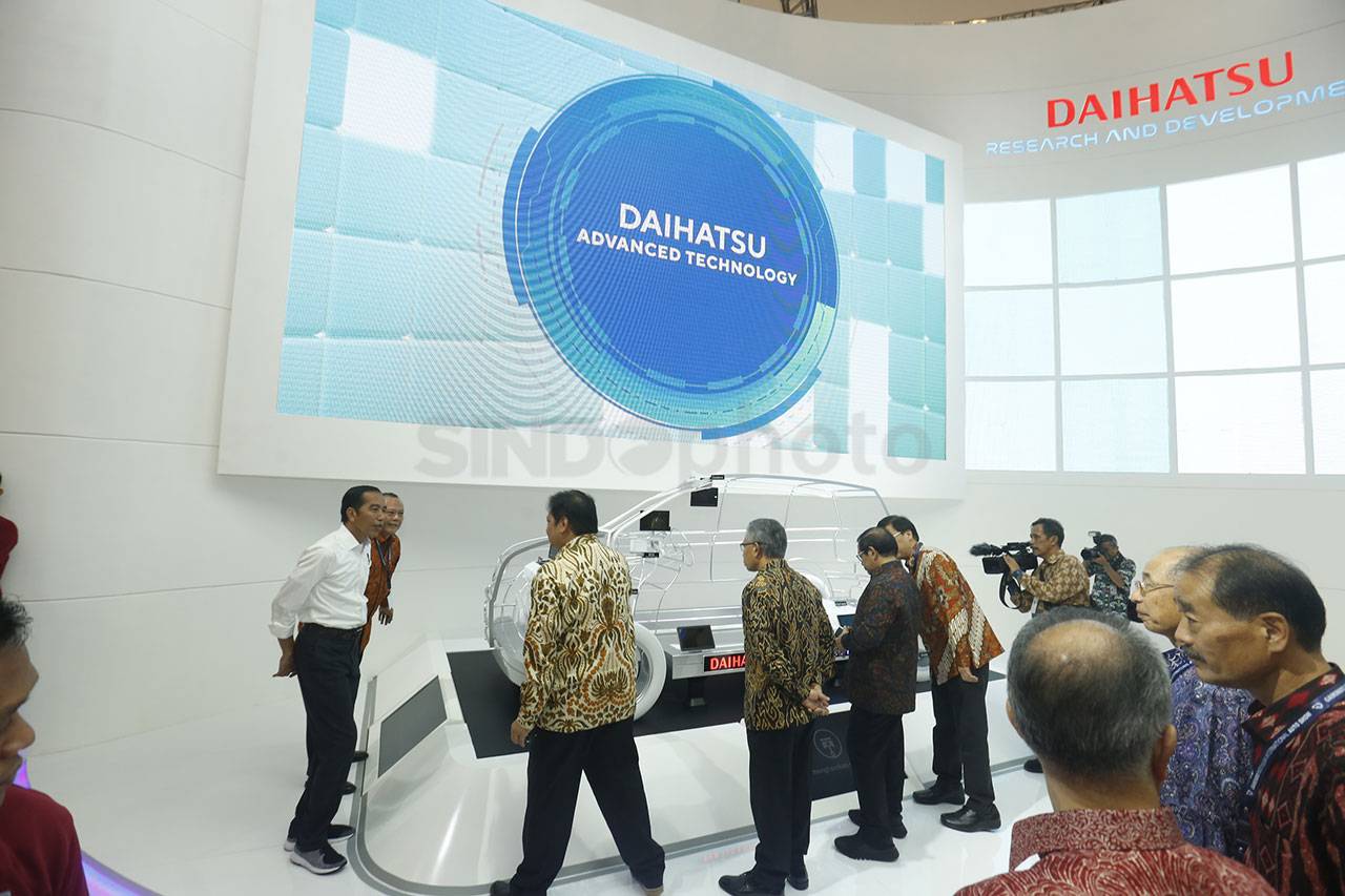 Presiden Jokowi Tinjau...
