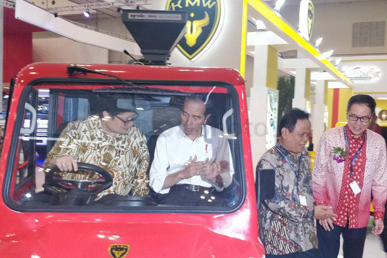 Presiden Luncurkan Kendaraan...