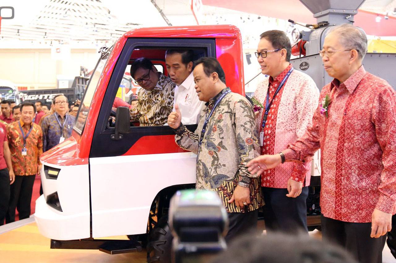 Presiden Luncurkan Kendaraan...