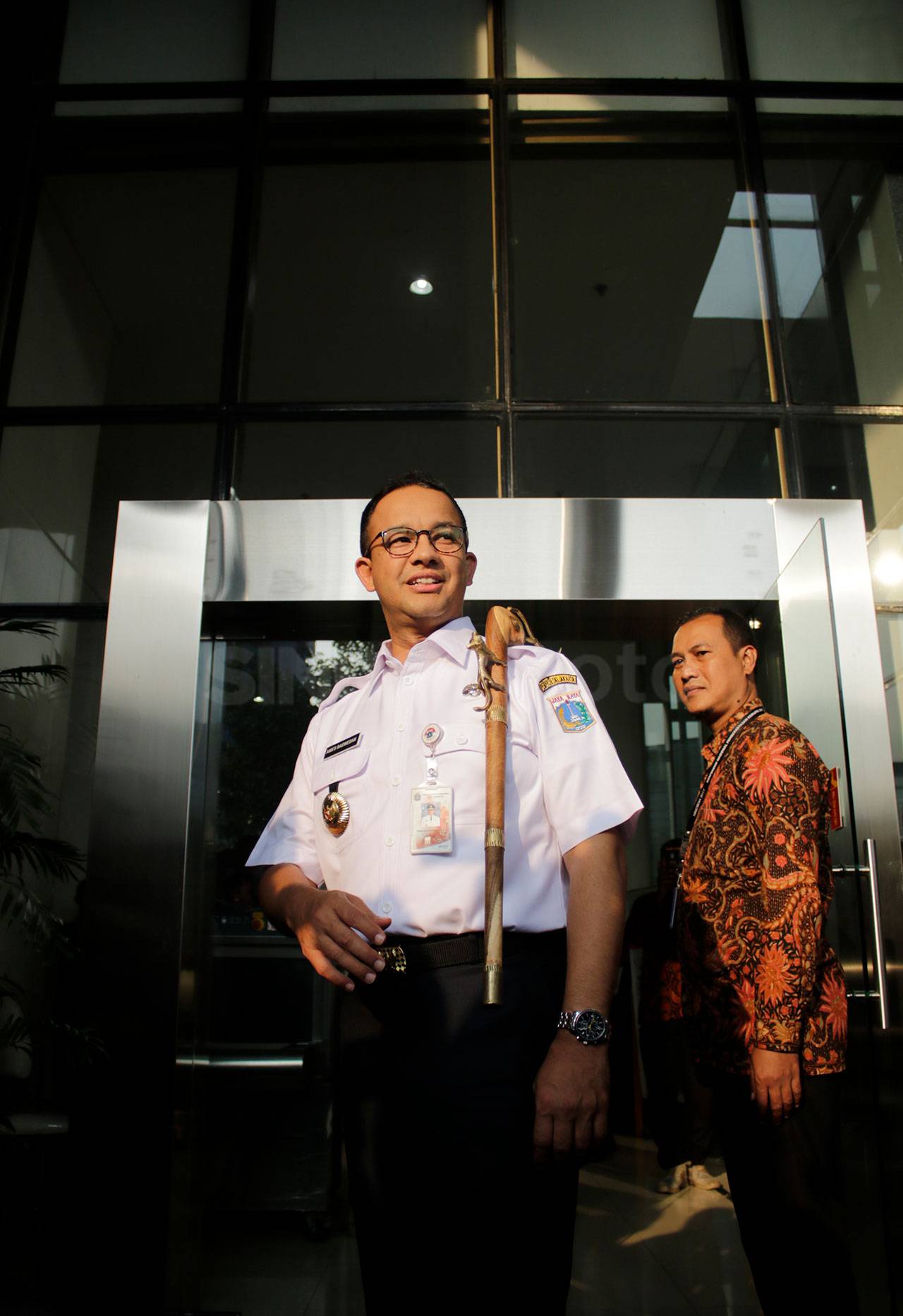 Gubernur Anies Laporkan...
