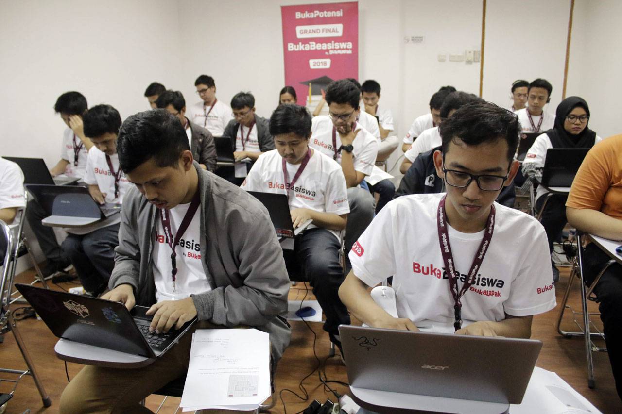 Puluhan Mahasiswa Ikuti...