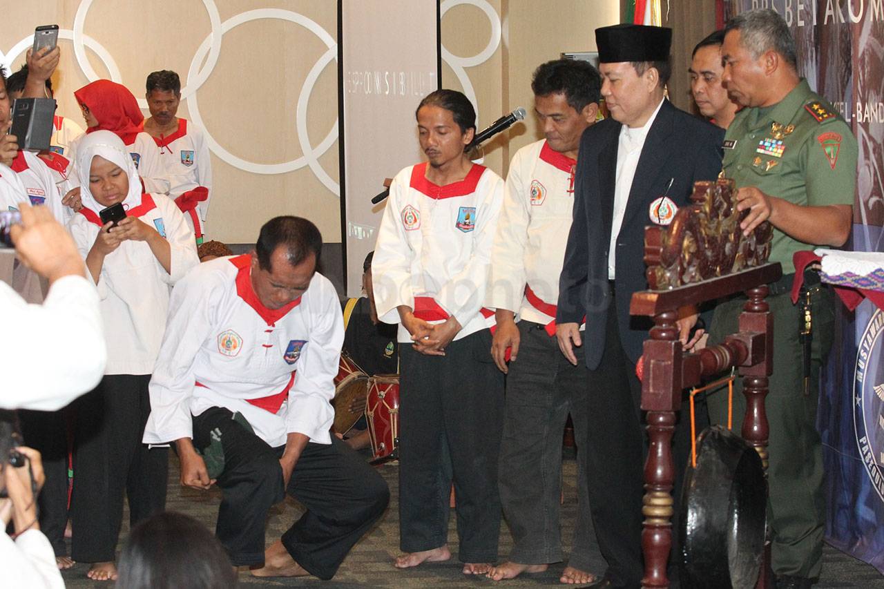 Aksi Ketua Komisi I...
