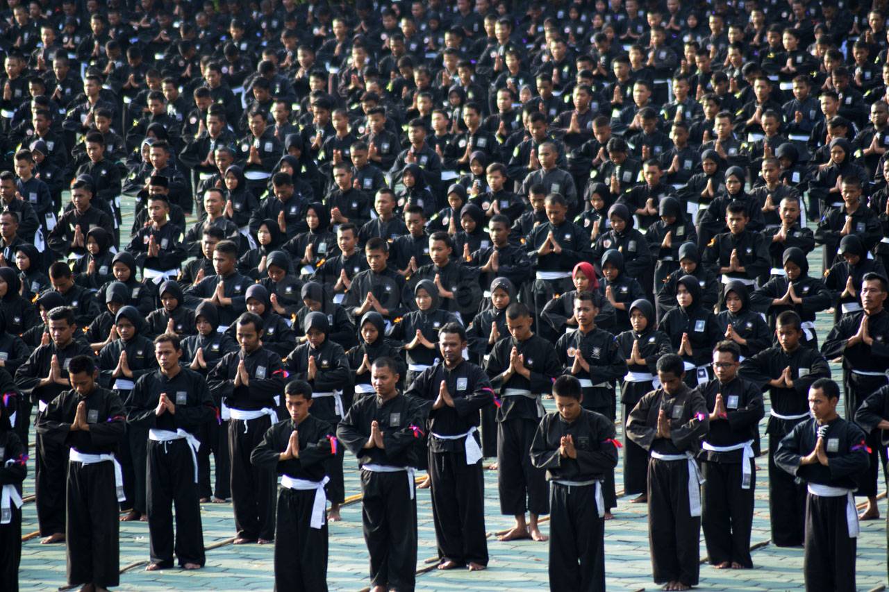 Ribuan Pesilat Unjuk...