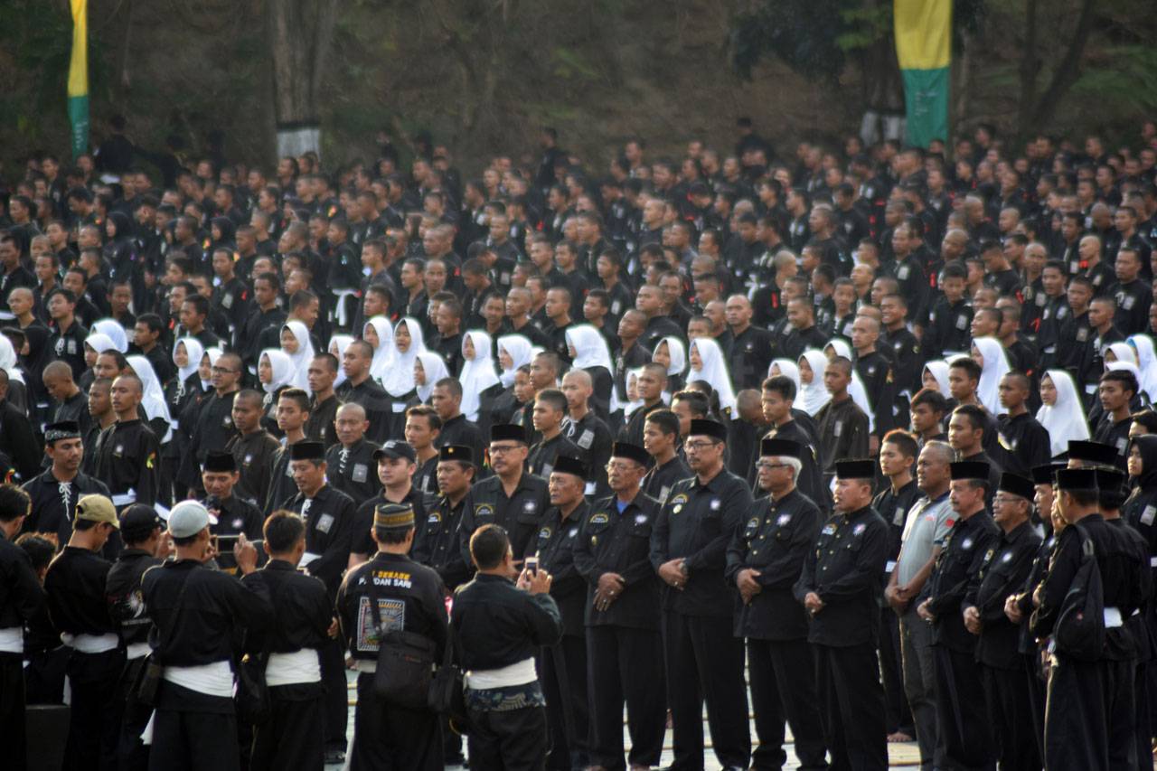 Ribuan Pesilat Unjuk...
