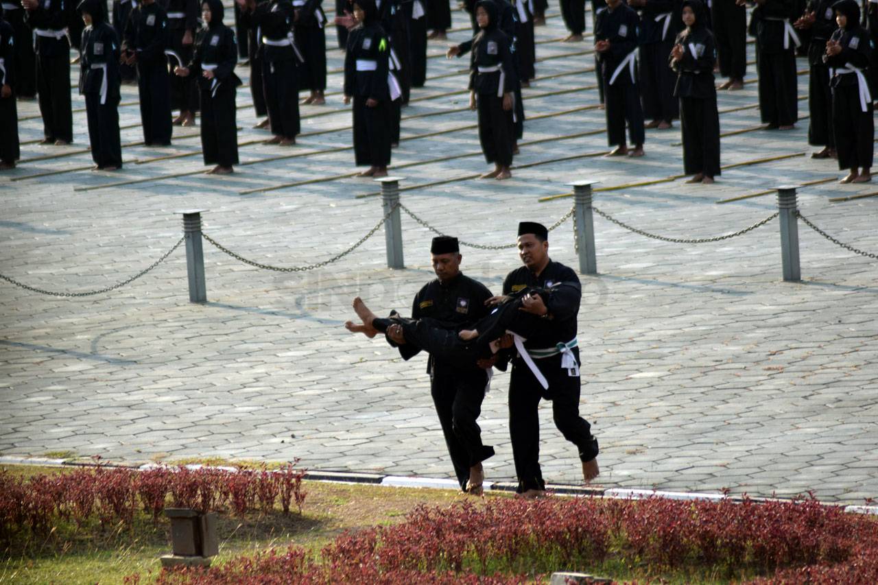 Ribuan Pesilat Unjuk...