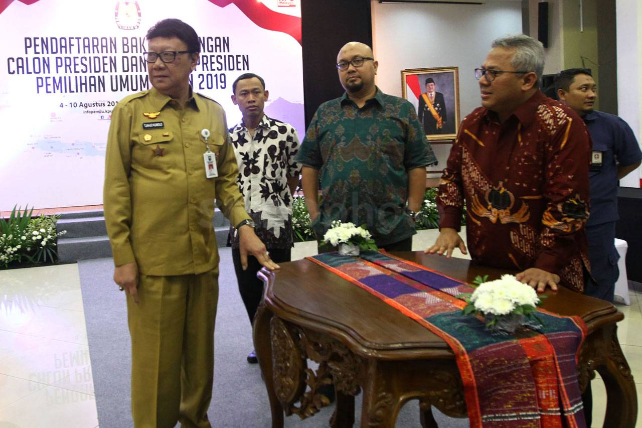 Mendagri Tinjau Proses...