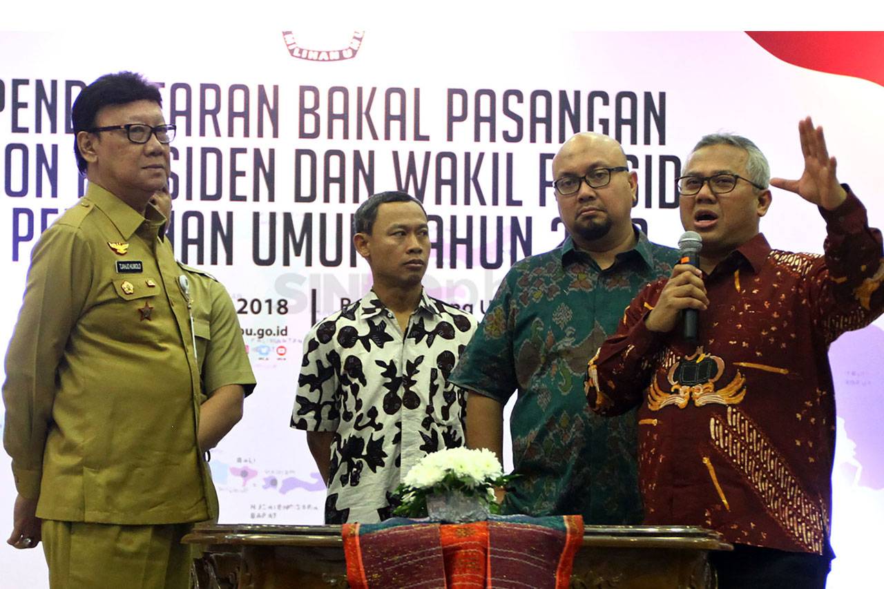 Mendagri Tinjau Proses...