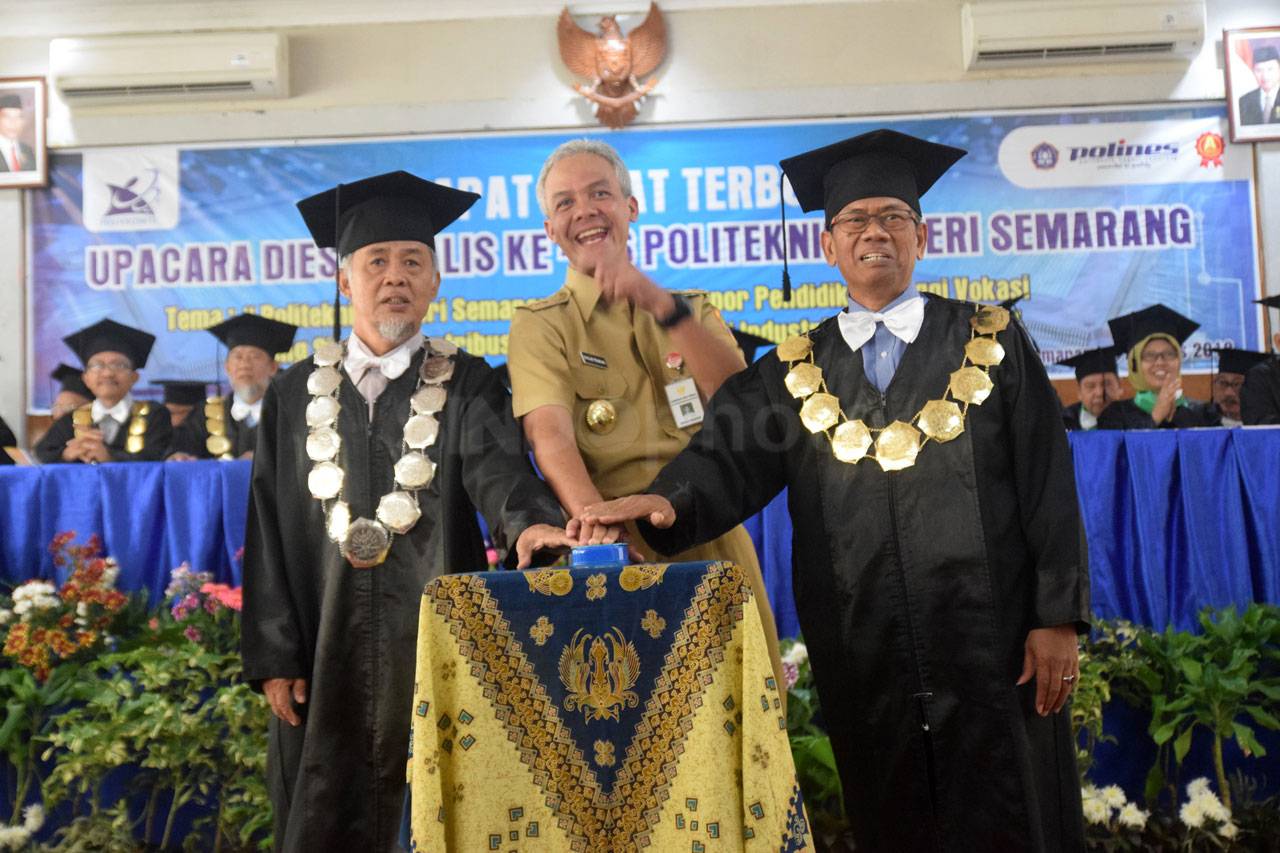Ganjar Pranowo Hadiri...