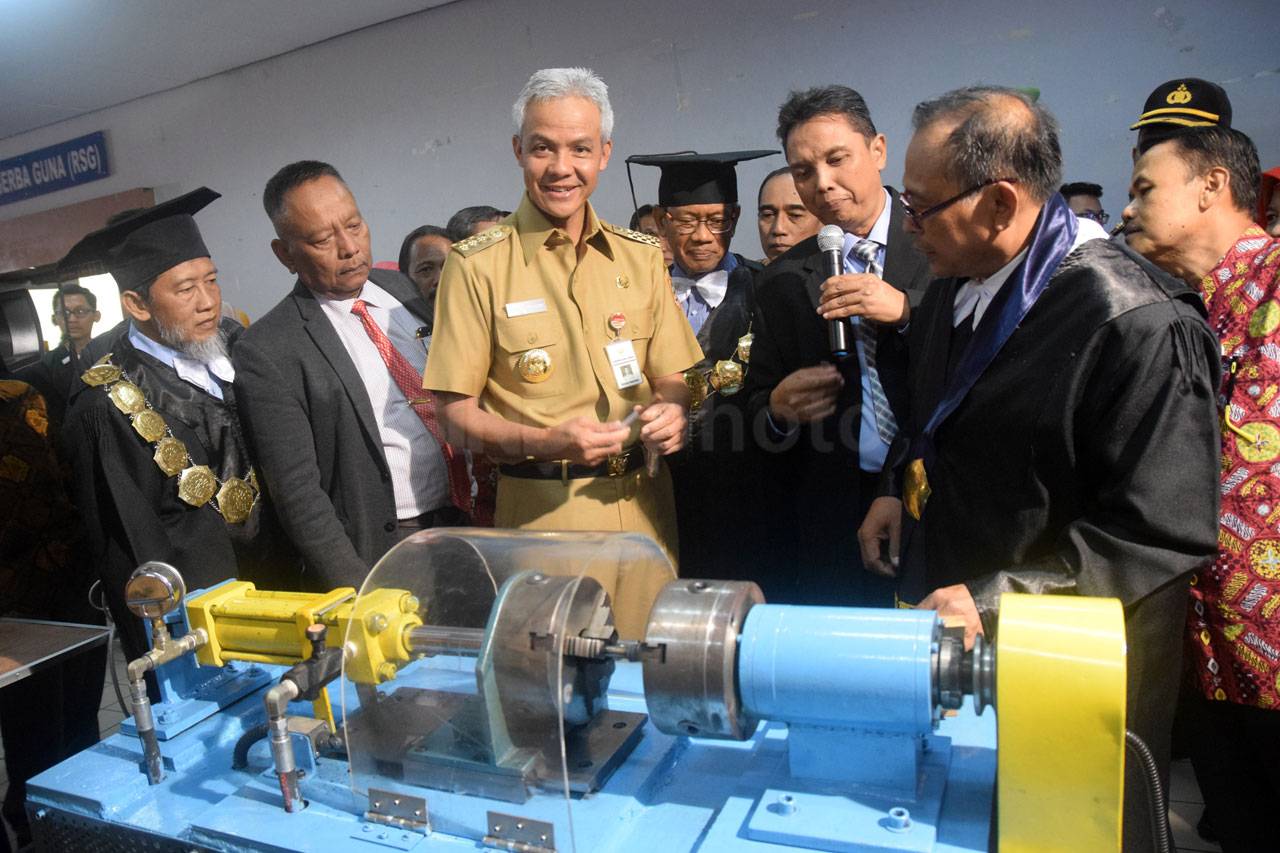 Ganjar Pranowo Hadiri...