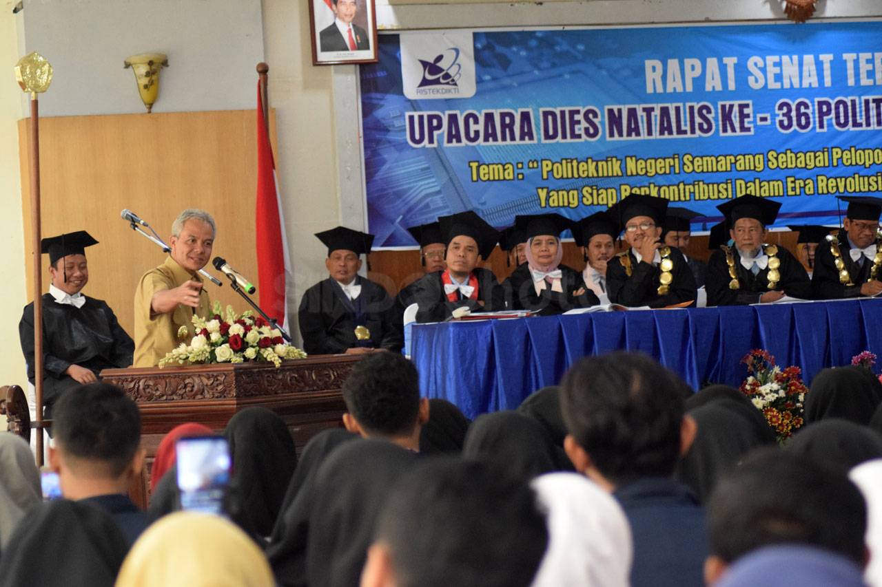 Ganjar Pranowo Hadiri...