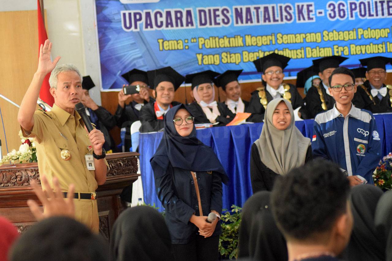 Ganjar Pranowo Hadiri...