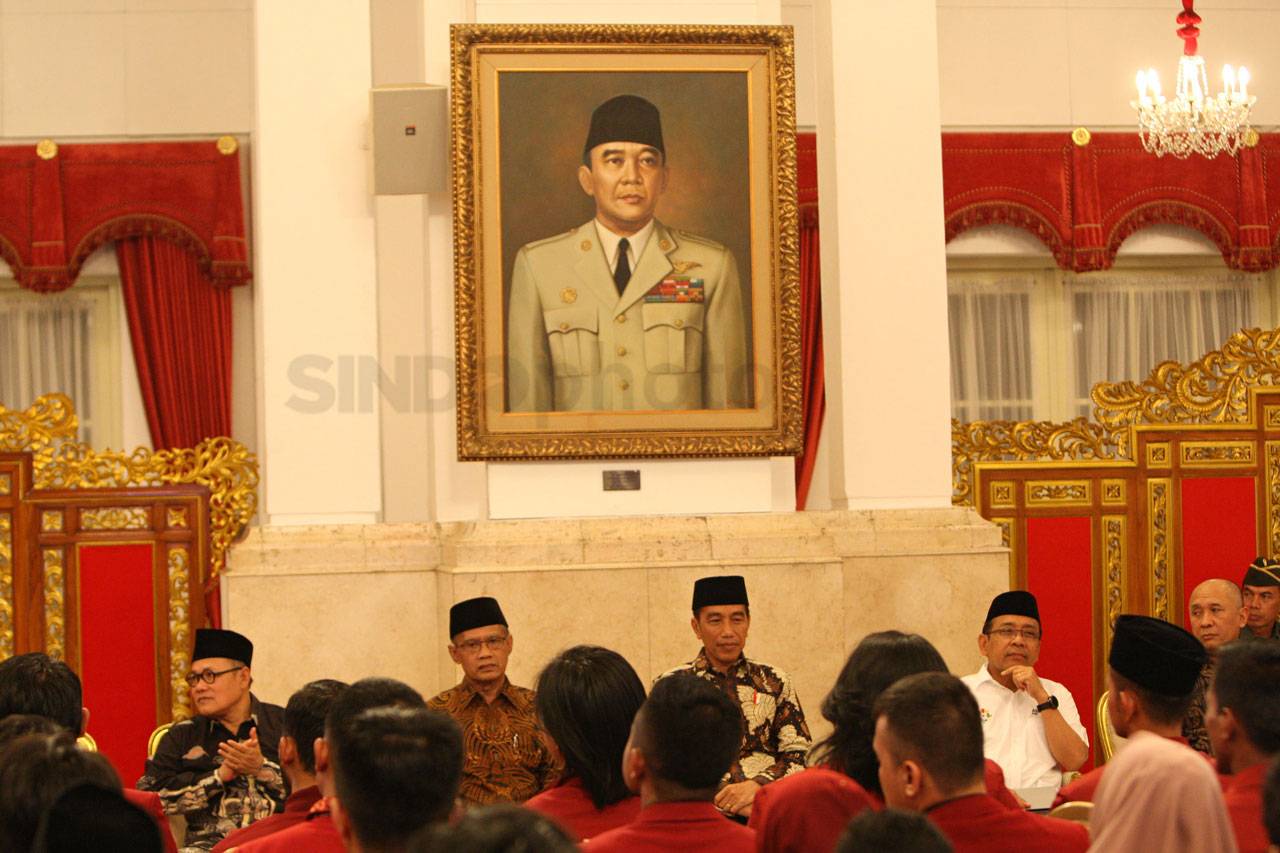 Presiden Jokowi Bertemu...