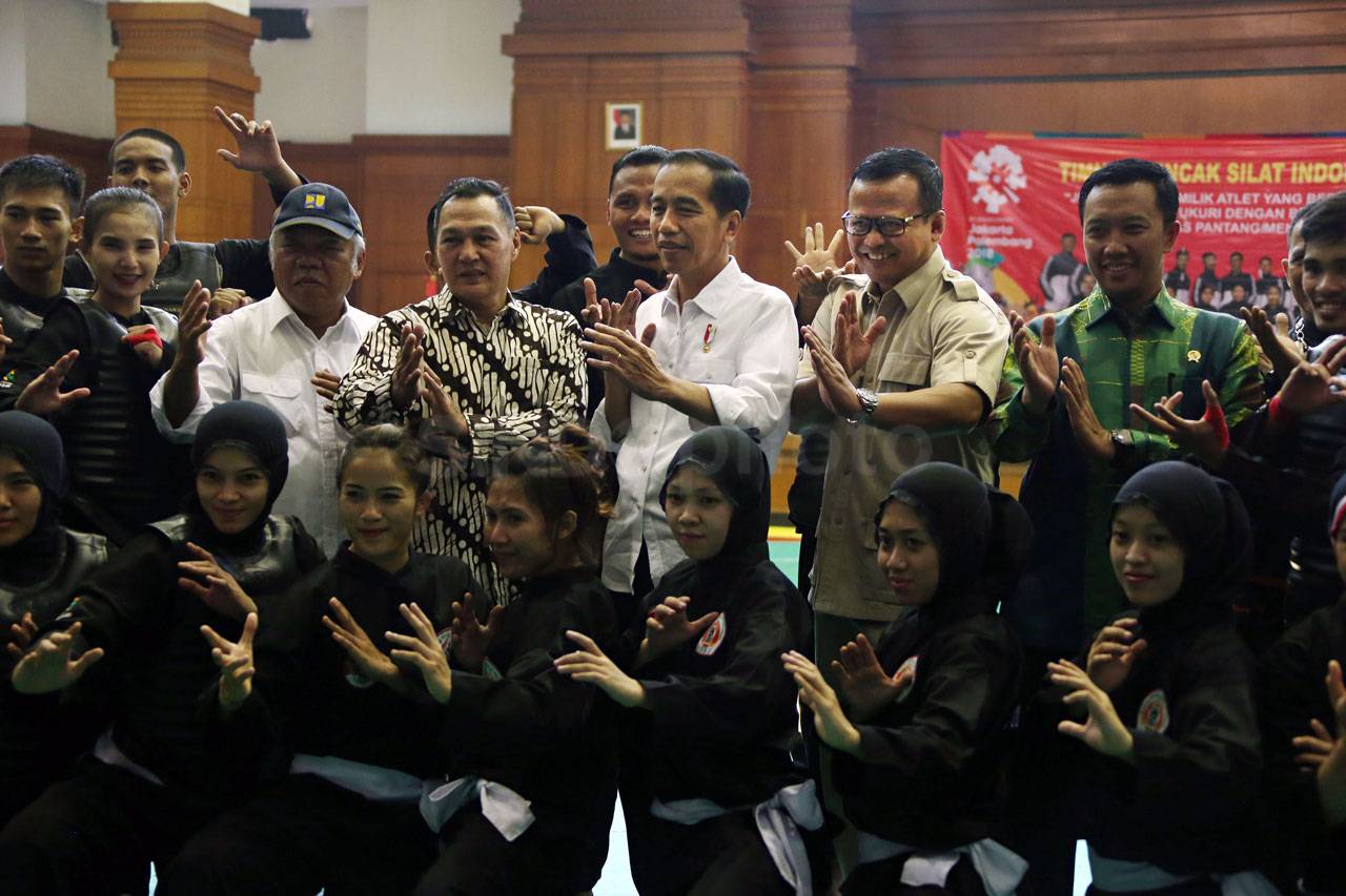 Presiden Jokowi Tinjau...