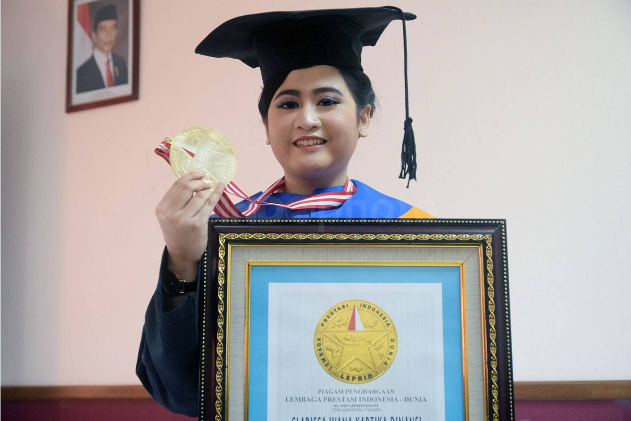 Lulusan Sarjana Termuda...