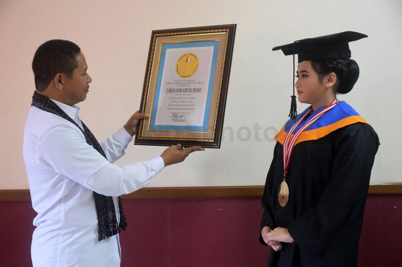 Lulusan Sarjana Termuda...