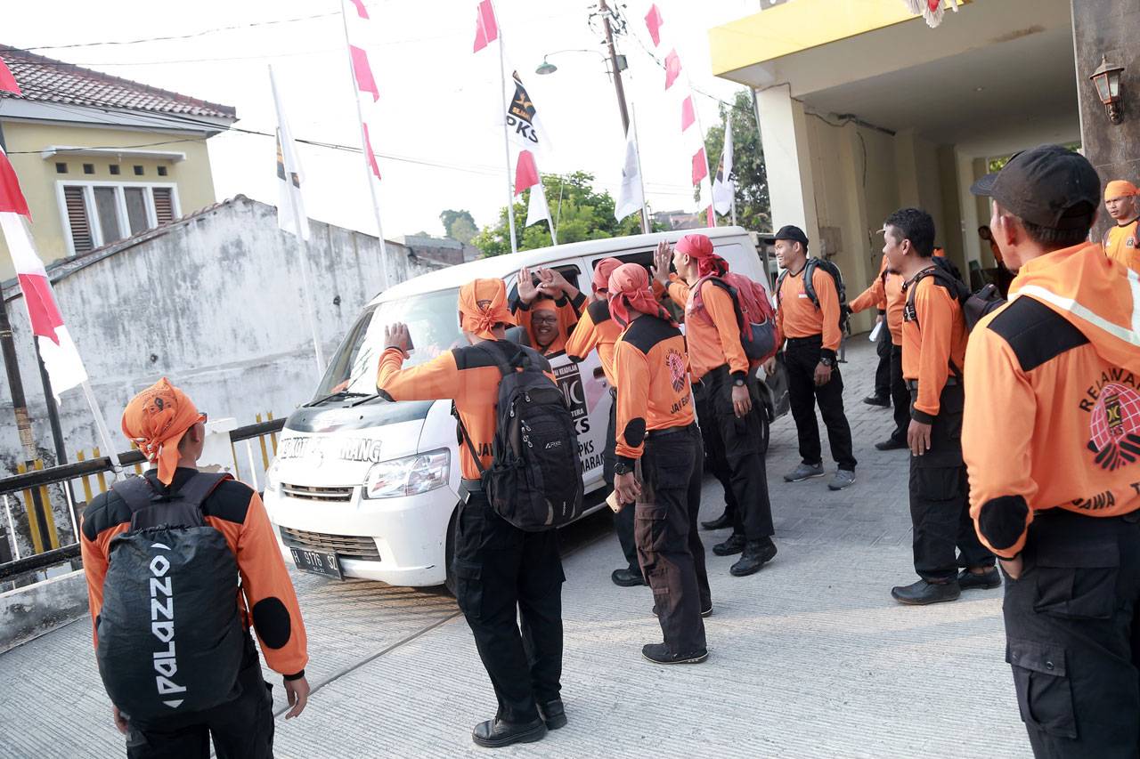PKS Jateng Berangkatkan...