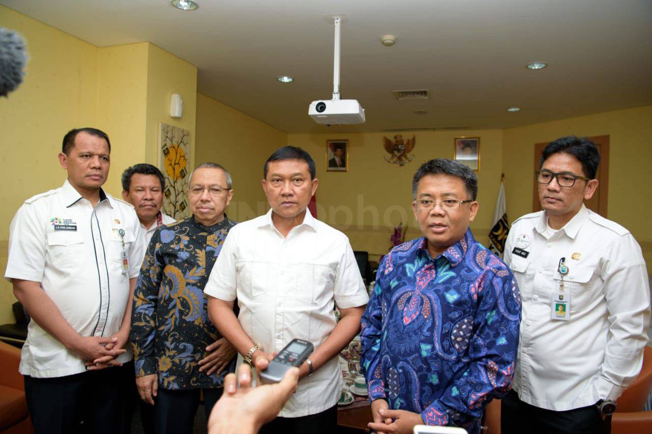 PKS Tandatangani Berkas...