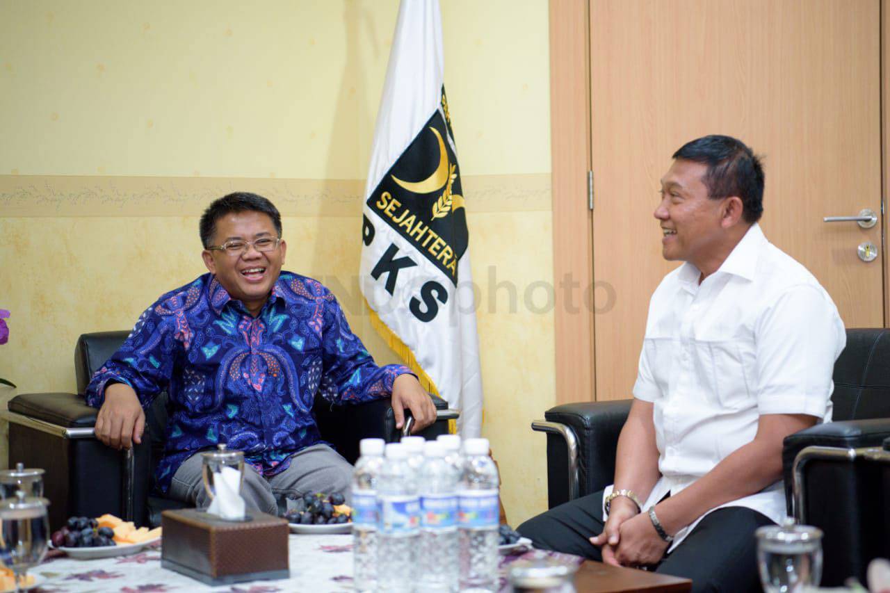 PKS Tandatangani Berkas...