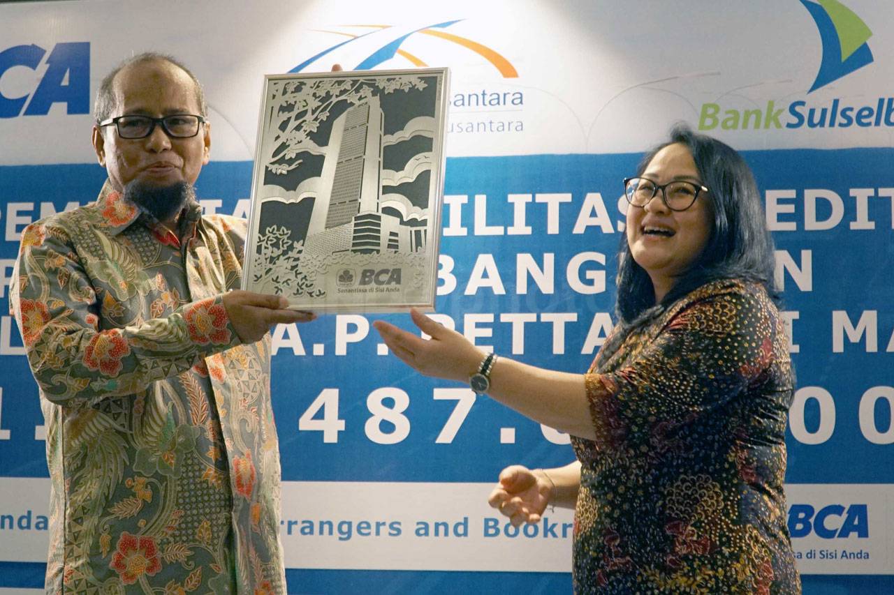 BCA Kucurkan Kredit...