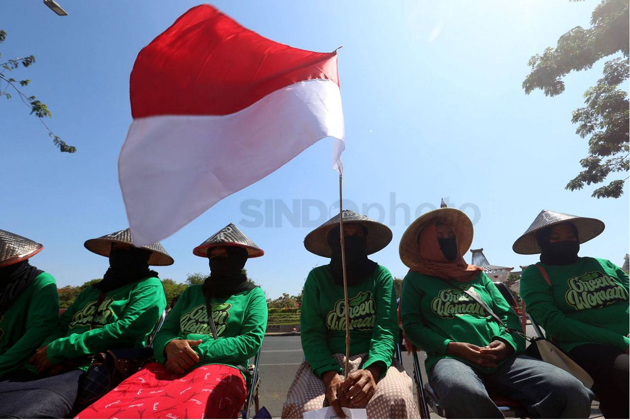 Warga Lakardowo Desak...