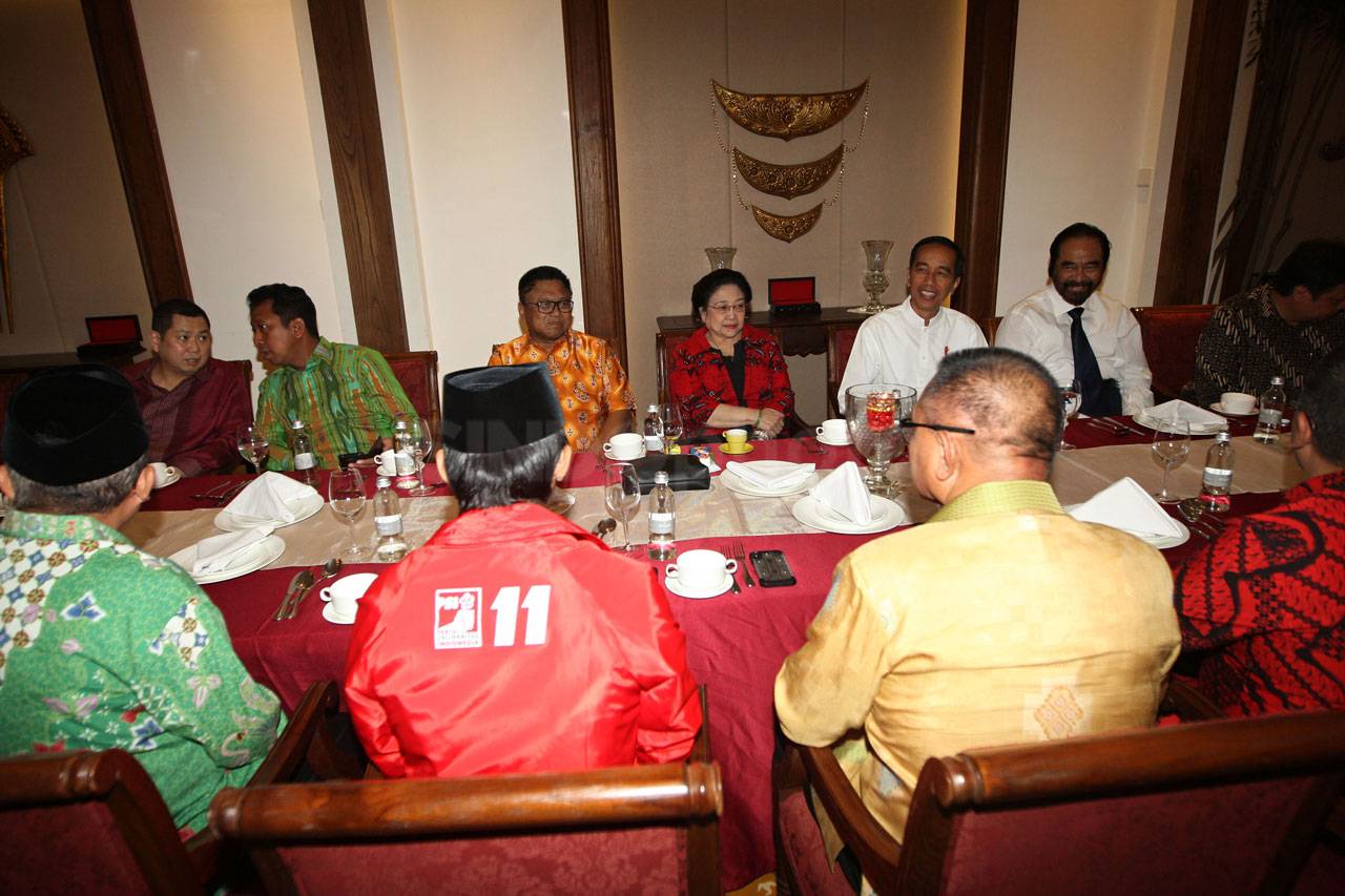 Jokowi Deklarasikan...