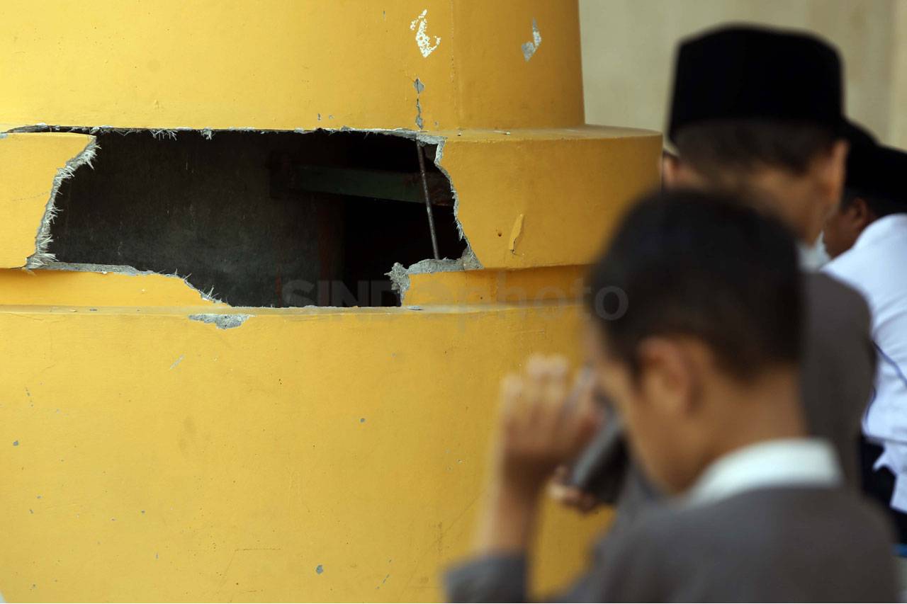 Warga Tetap Melaksanakan...
