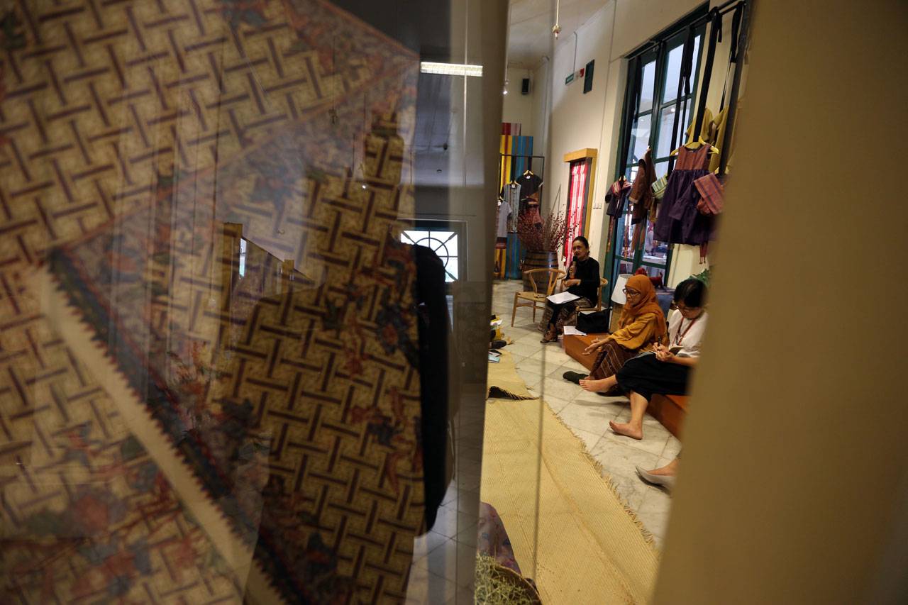Pameran Koleksi Tenun...