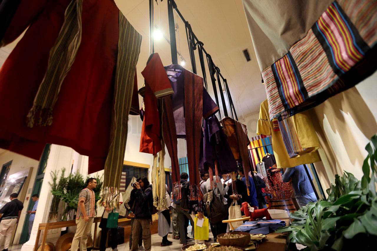Pameran Koleksi Tenun...