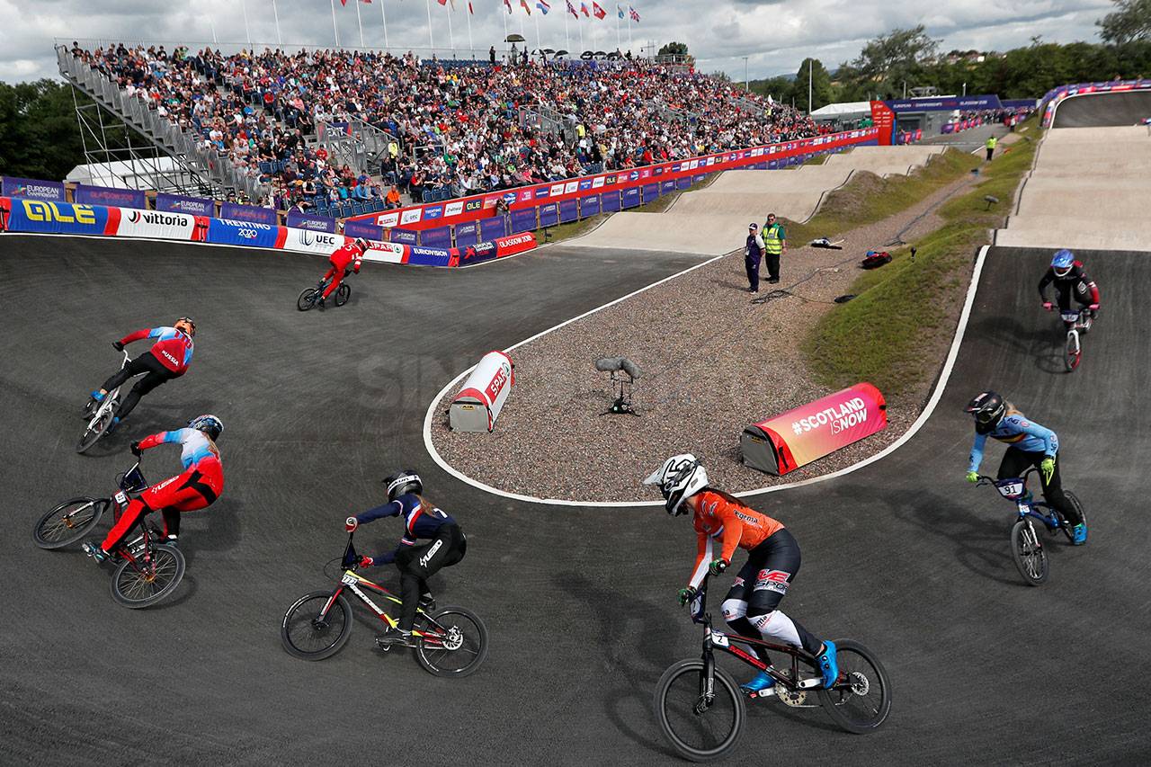 Adu Balap BMX di Kejuaraan...