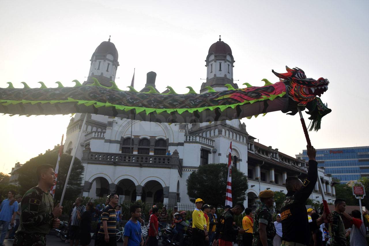 Arak-Arakan Patung Kimsin...