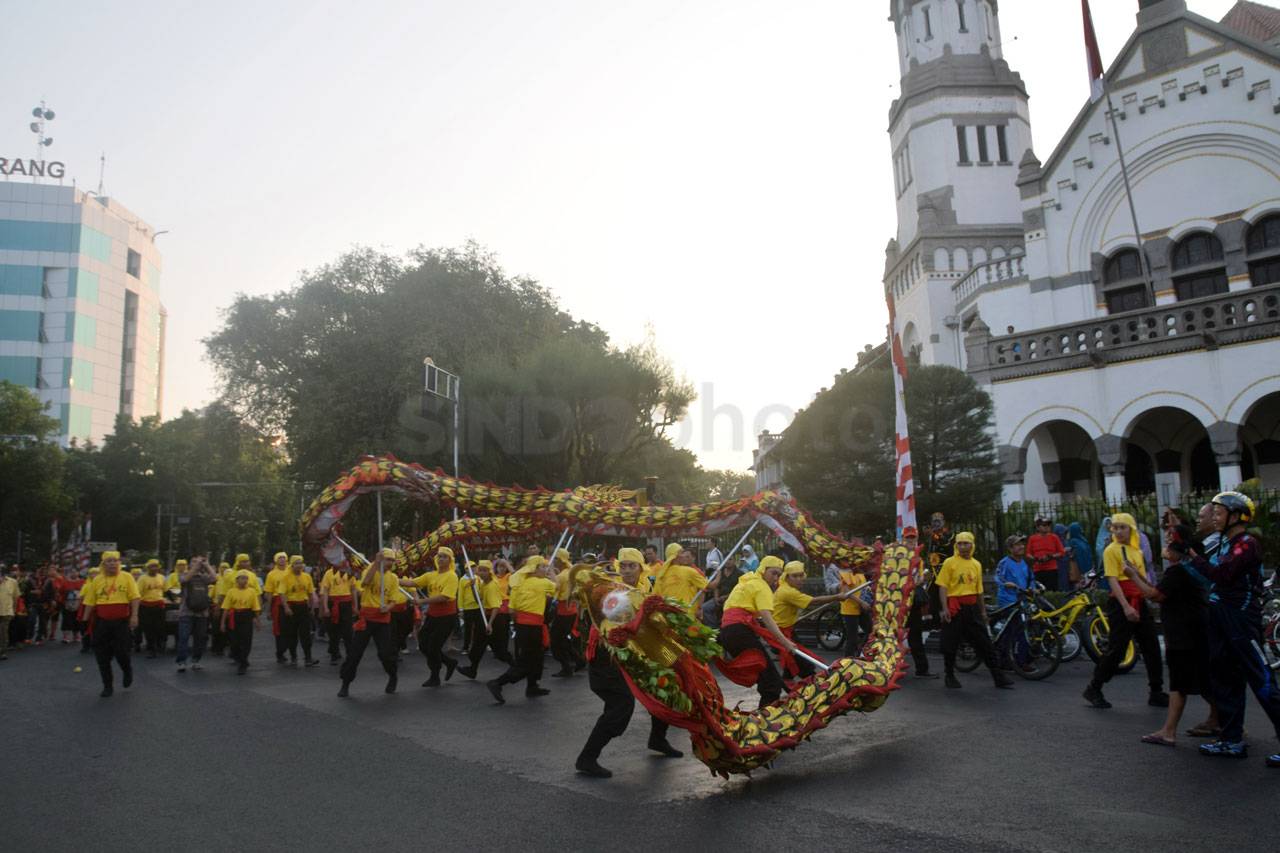 Arak-Arakan Patung Kimsin...