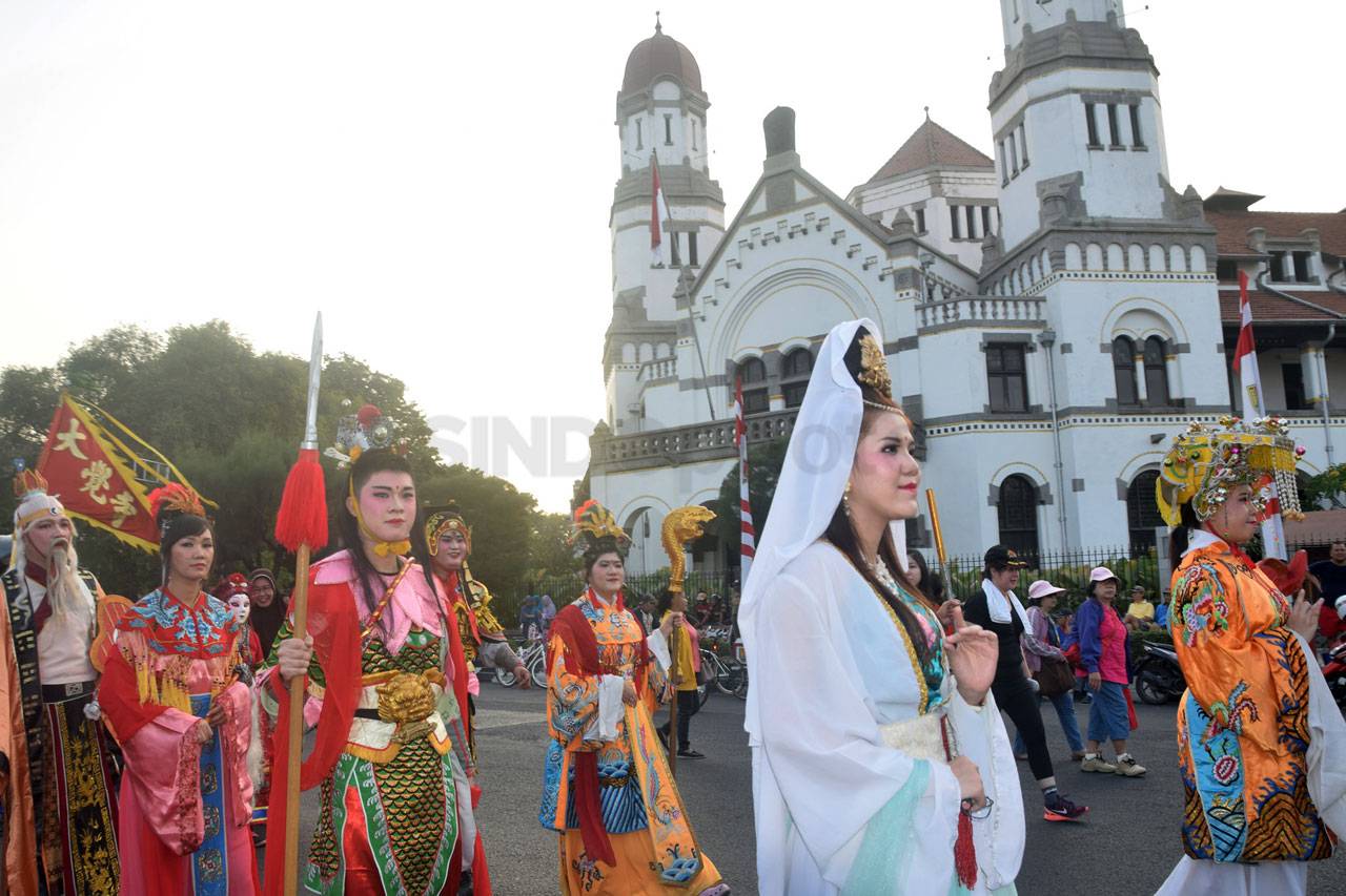 Arak-Arakan Patung Kimsin...