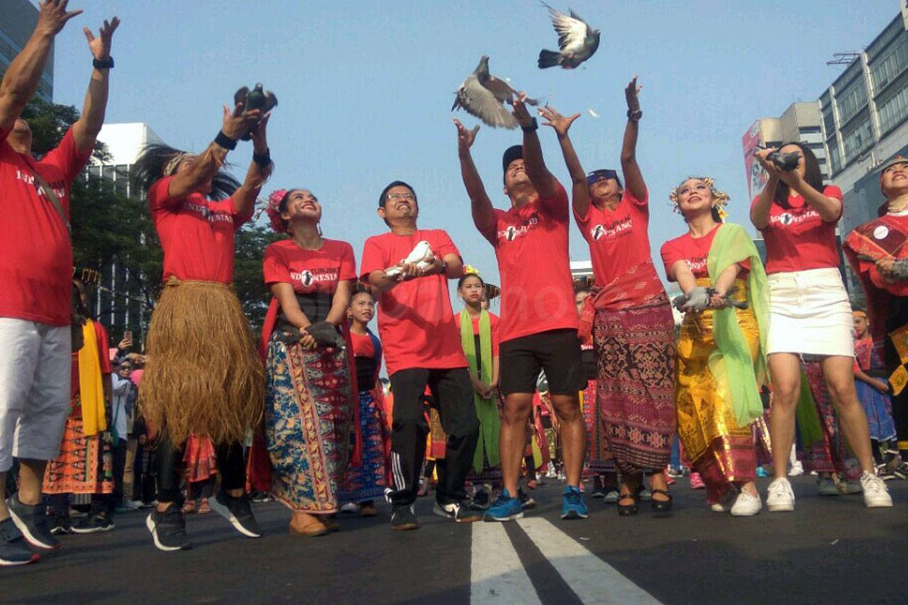 Ribuan Penari Tampil...