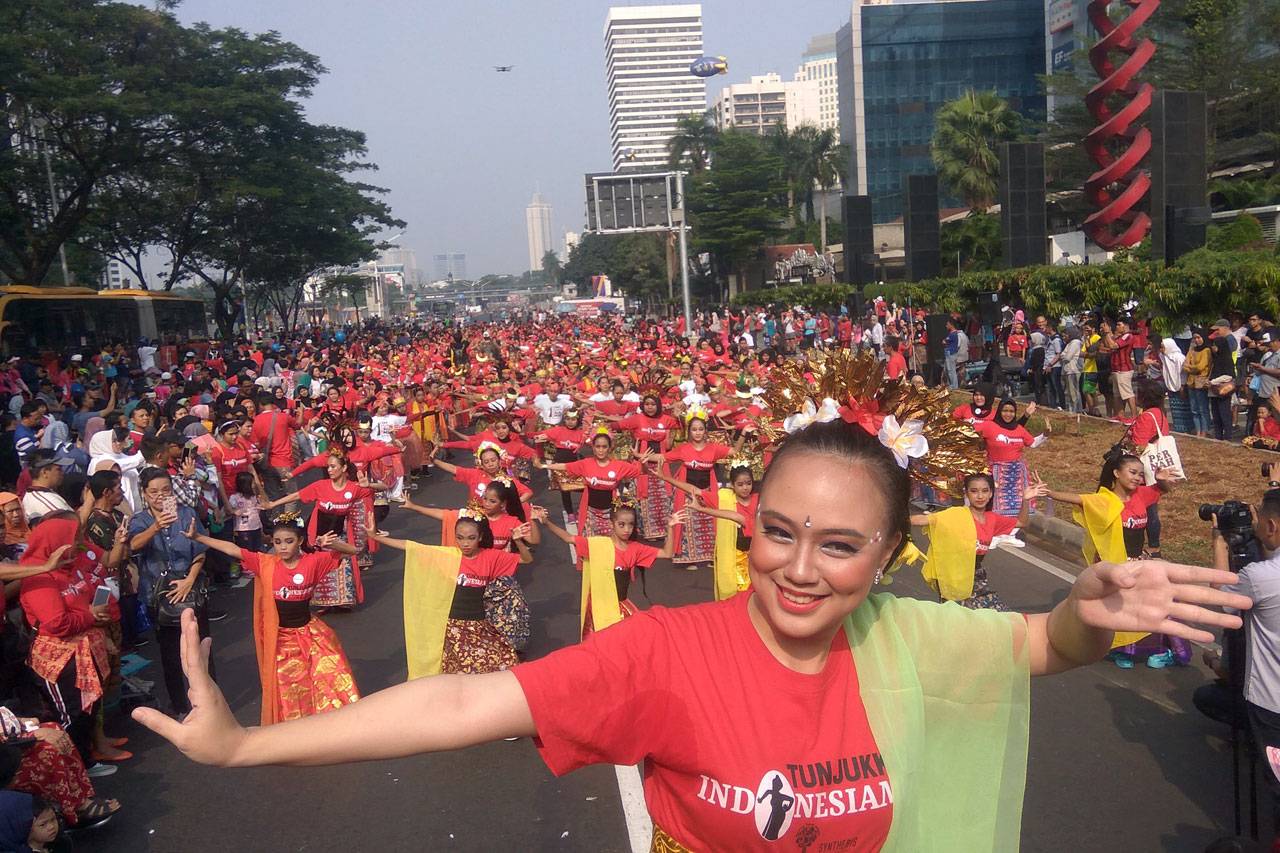 Ribuan Penari Tampil...