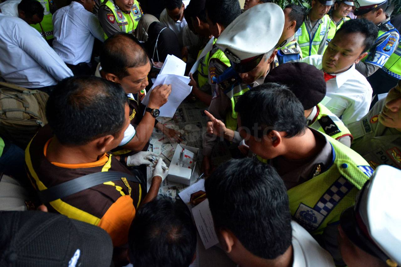 Ratusan Anggota Polres...