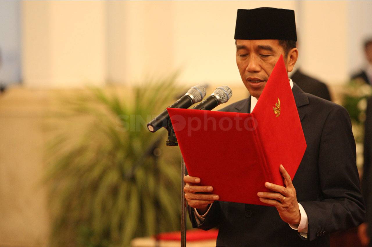 Presiden Jokowi Lantik...