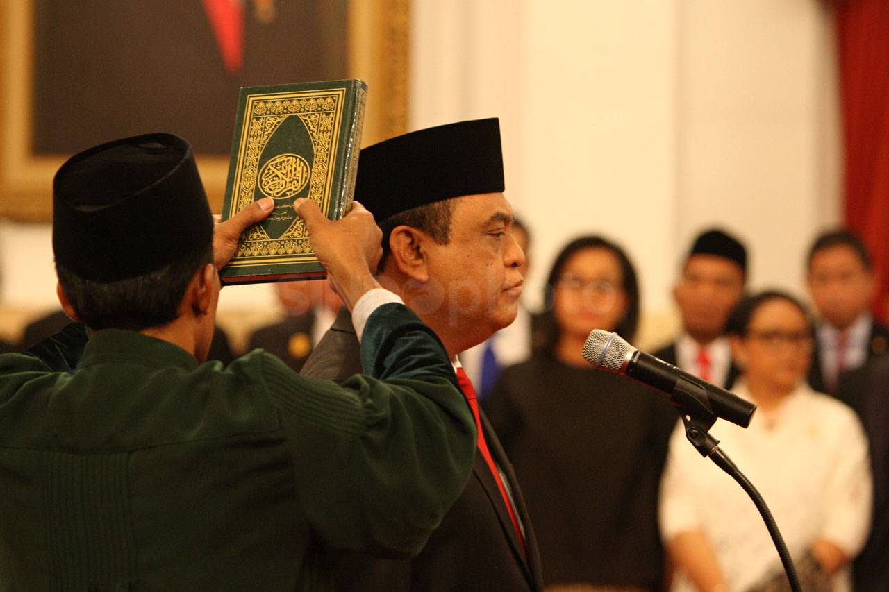 Presiden Jokowi Lantik...