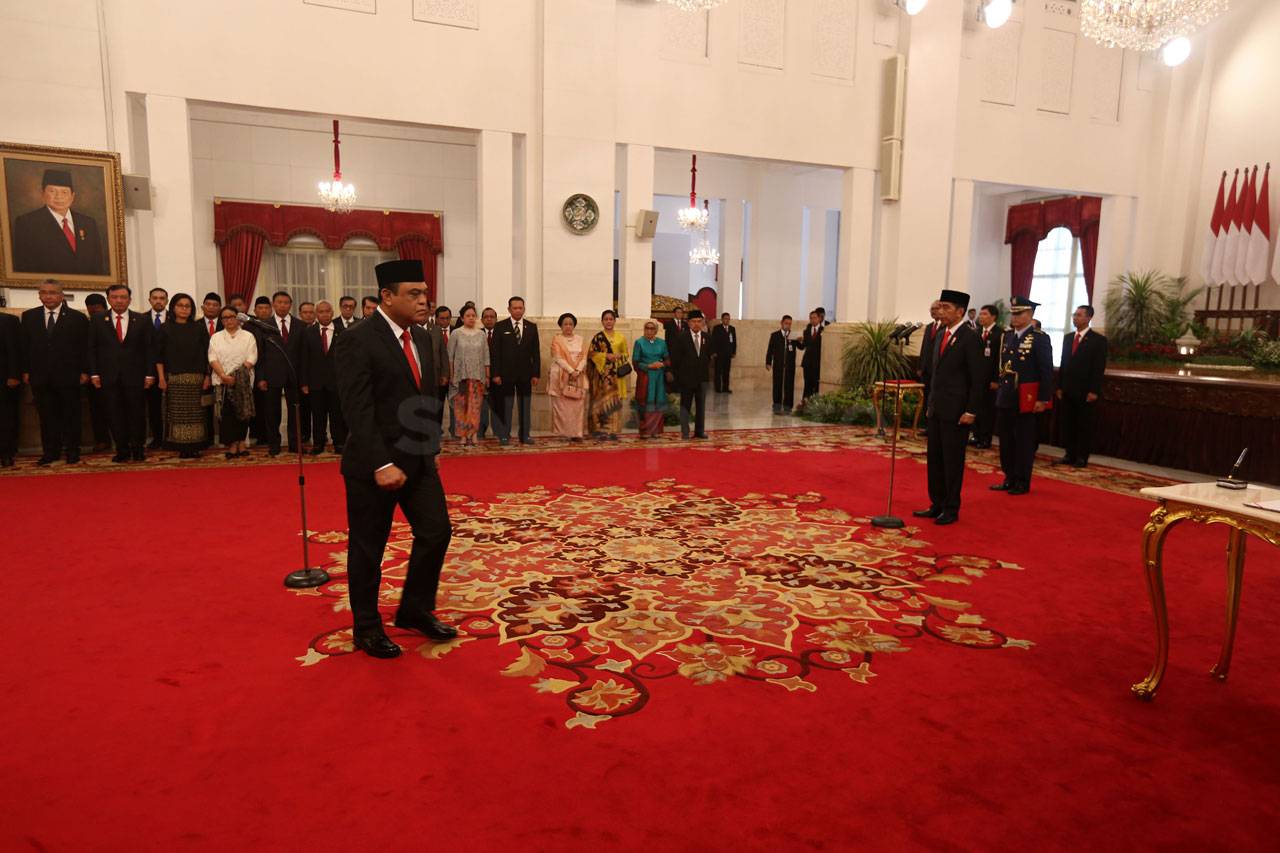 Presiden Jokowi Lantik...