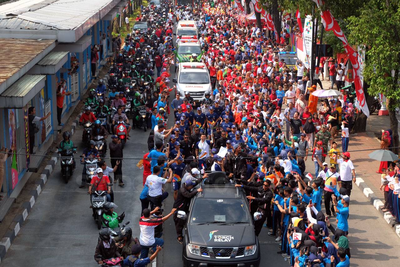 Ribuan Warga Antusias...