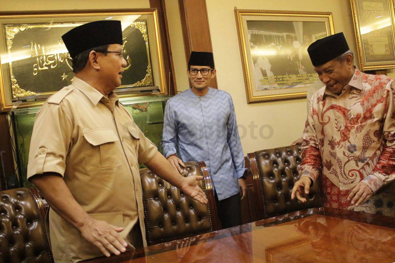 Prabowo-Sandi Silaturahmi...