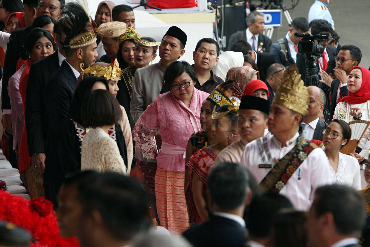 Kenakan Baju Adat Aceh,...