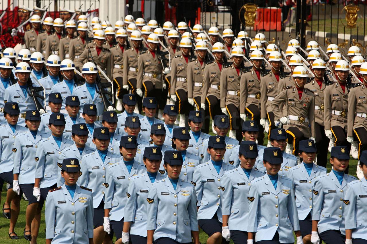 Kenakan Baju Adat Aceh,...