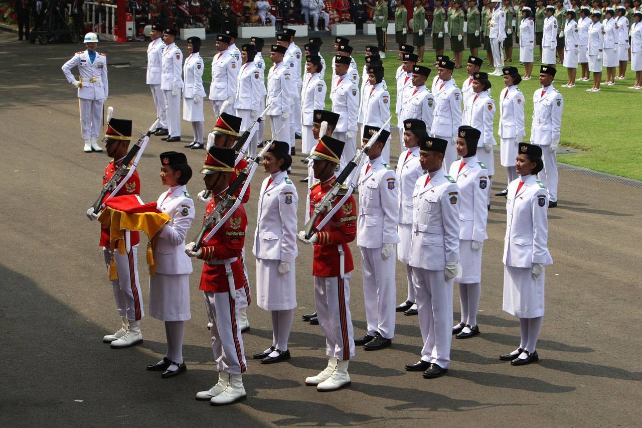 Kenakan Baju Adat Aceh,...