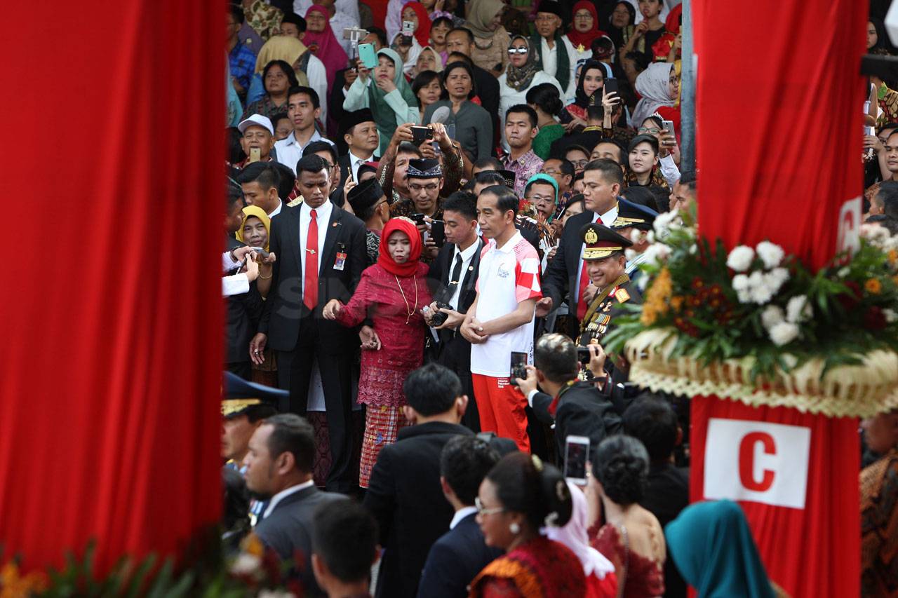 Presiden Jokowi Terima...