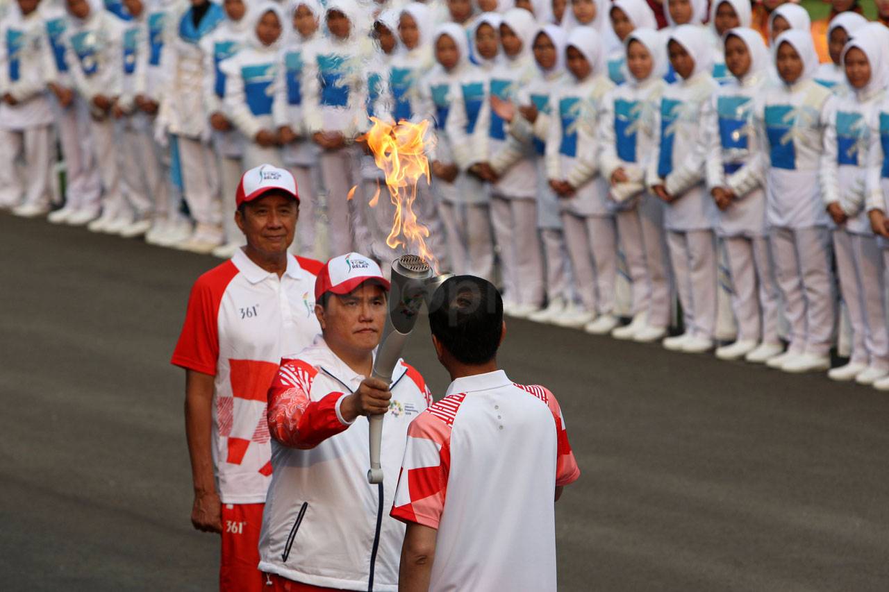 Presiden Jokowi Terima...