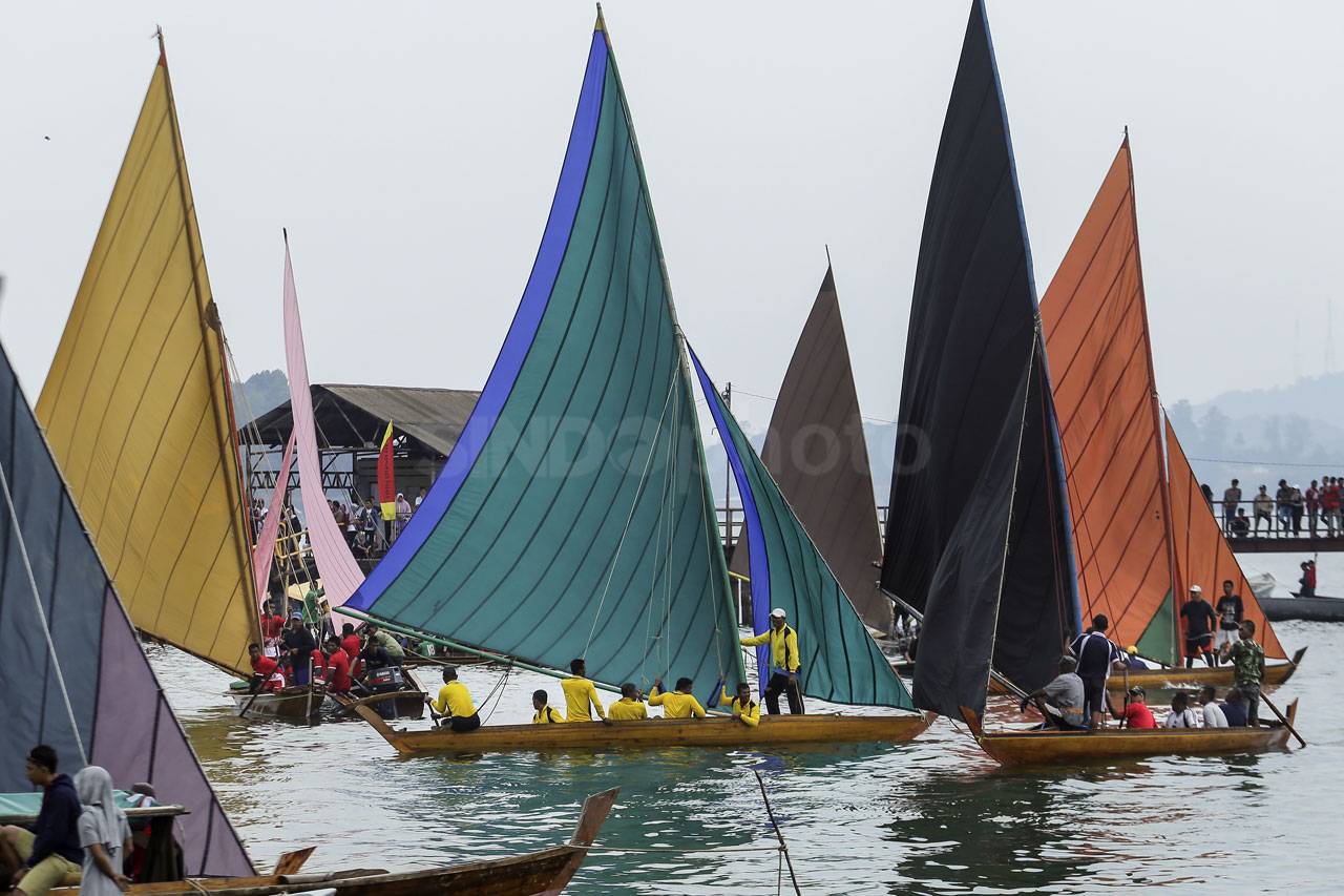 Lomba Perahu Kolek Meriahkan...