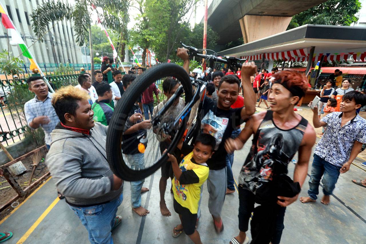 Rayakan HUT RI, Warga...
