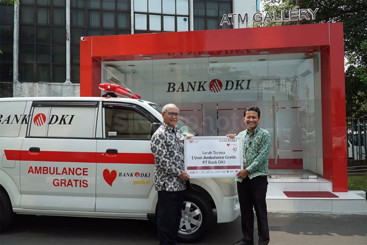 Bank DKI Serahkan Ambulans...