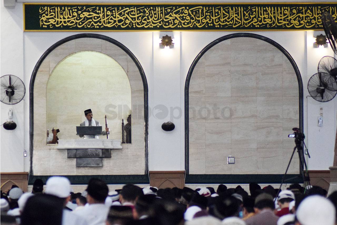 Ribuan Muslim Ikuti...